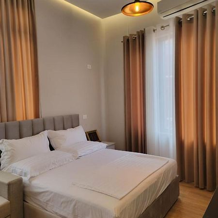 Berhami Studio Apartment Tirana Bagian luar foto
