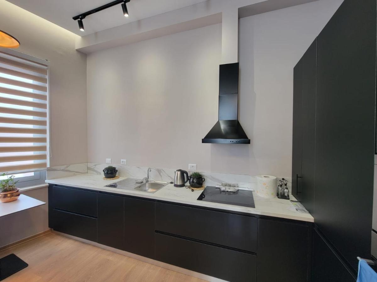 Berhami Studio Apartment Tirana Bagian luar foto