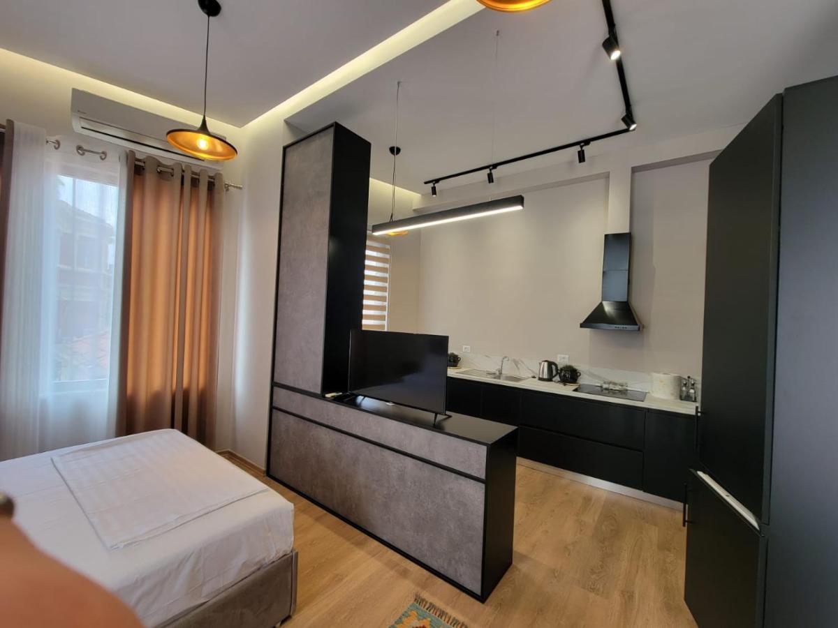 Berhami Studio Apartment Tirana Bagian luar foto